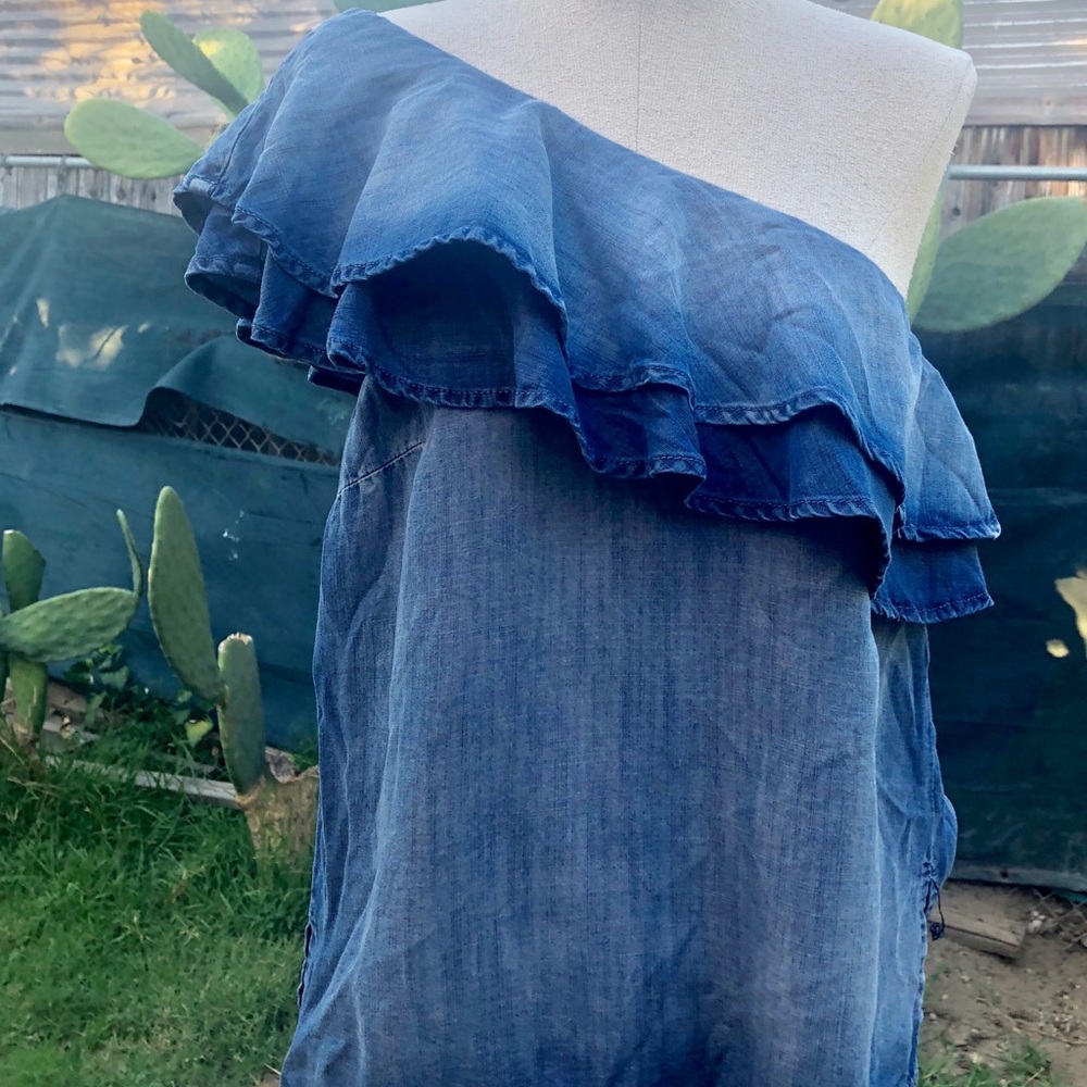 Bella Dahl Off The Shoulder Denim Blouse
